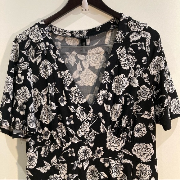 TORRID Sz 00 (Sz 10 equiv.) A-Line Floral V-Neck Bat Wing Sleeves Cinched Dress - Picture 2 of 8